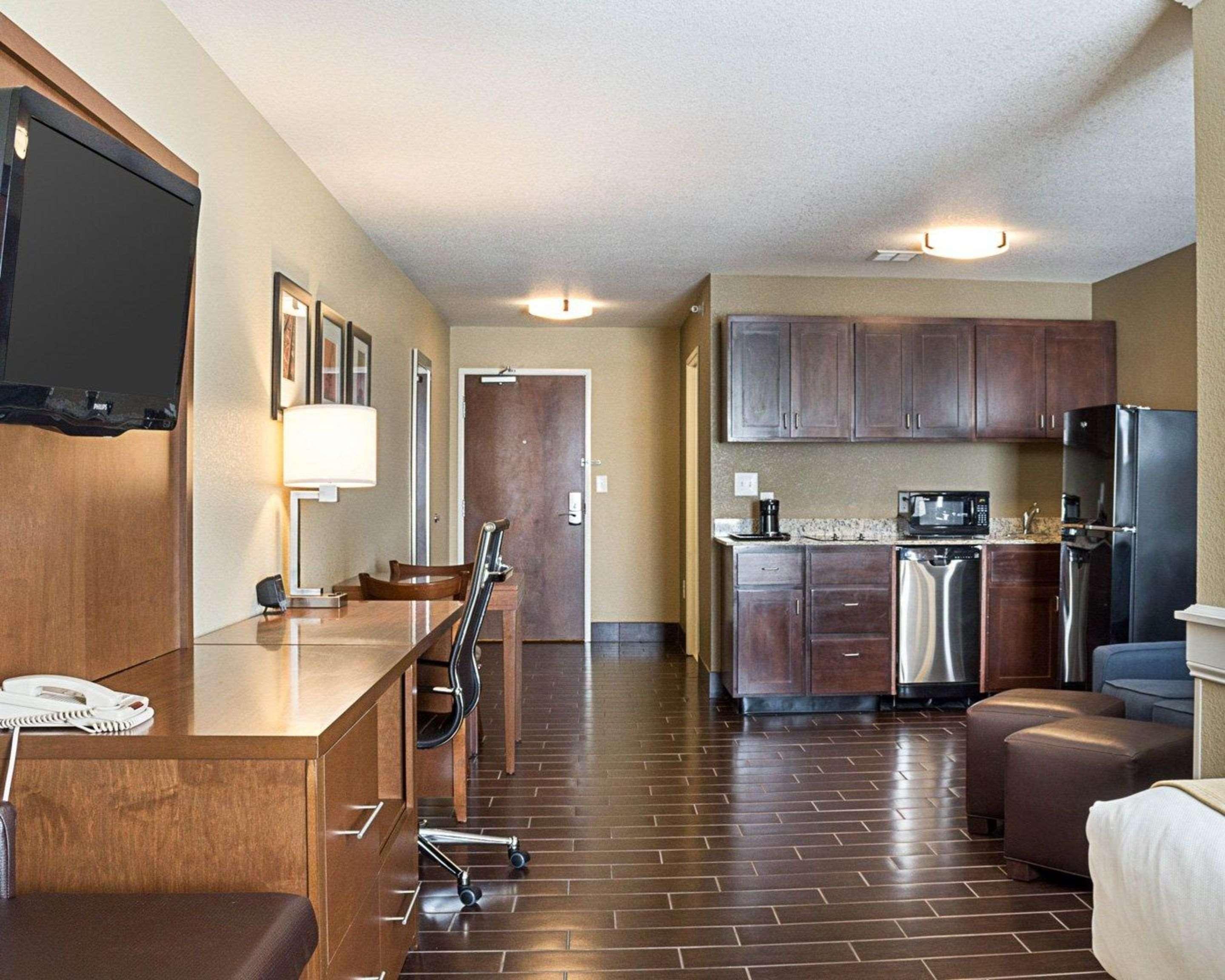 Comfort Suites Minot Esterno foto