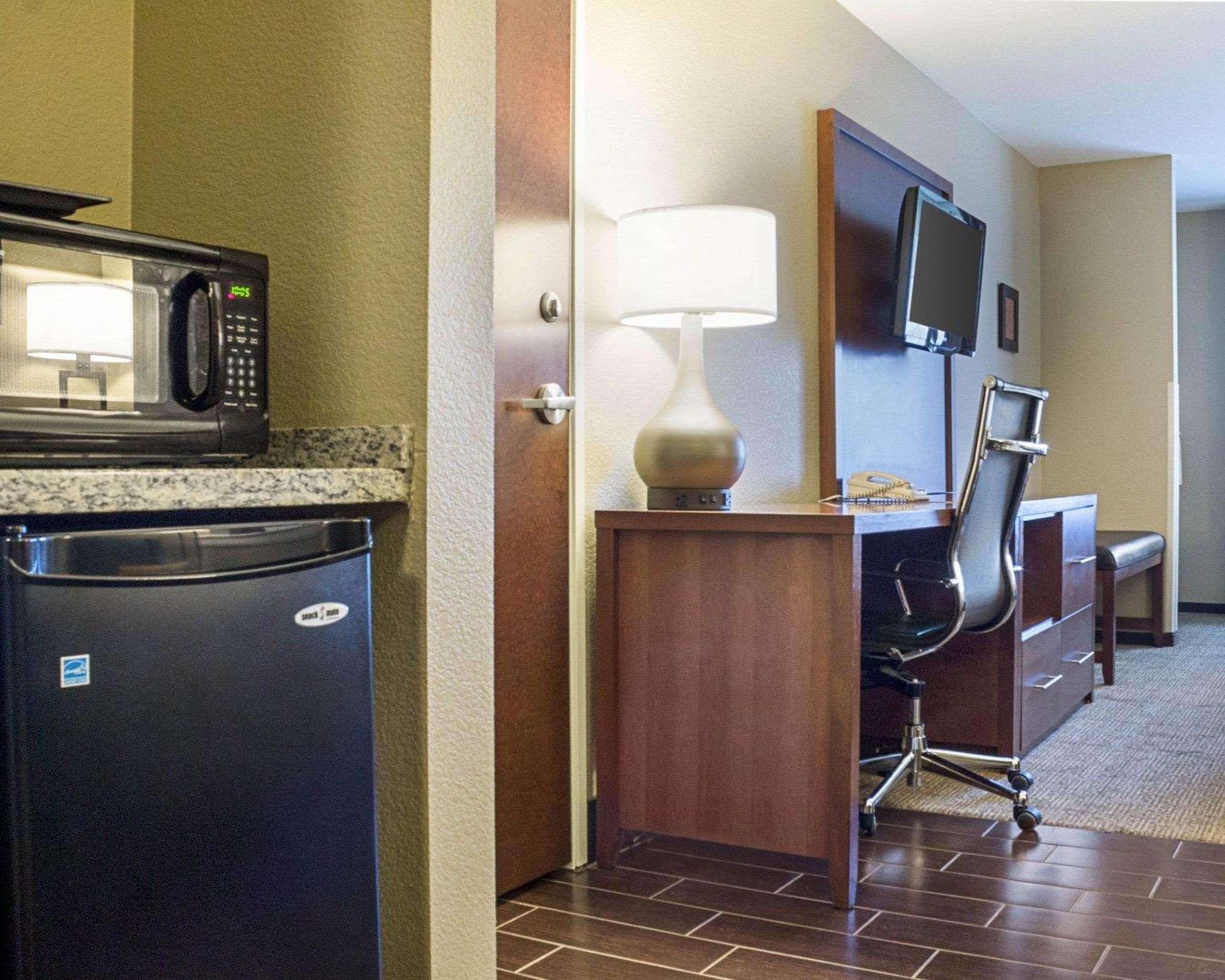 Comfort Suites Minot Esterno foto