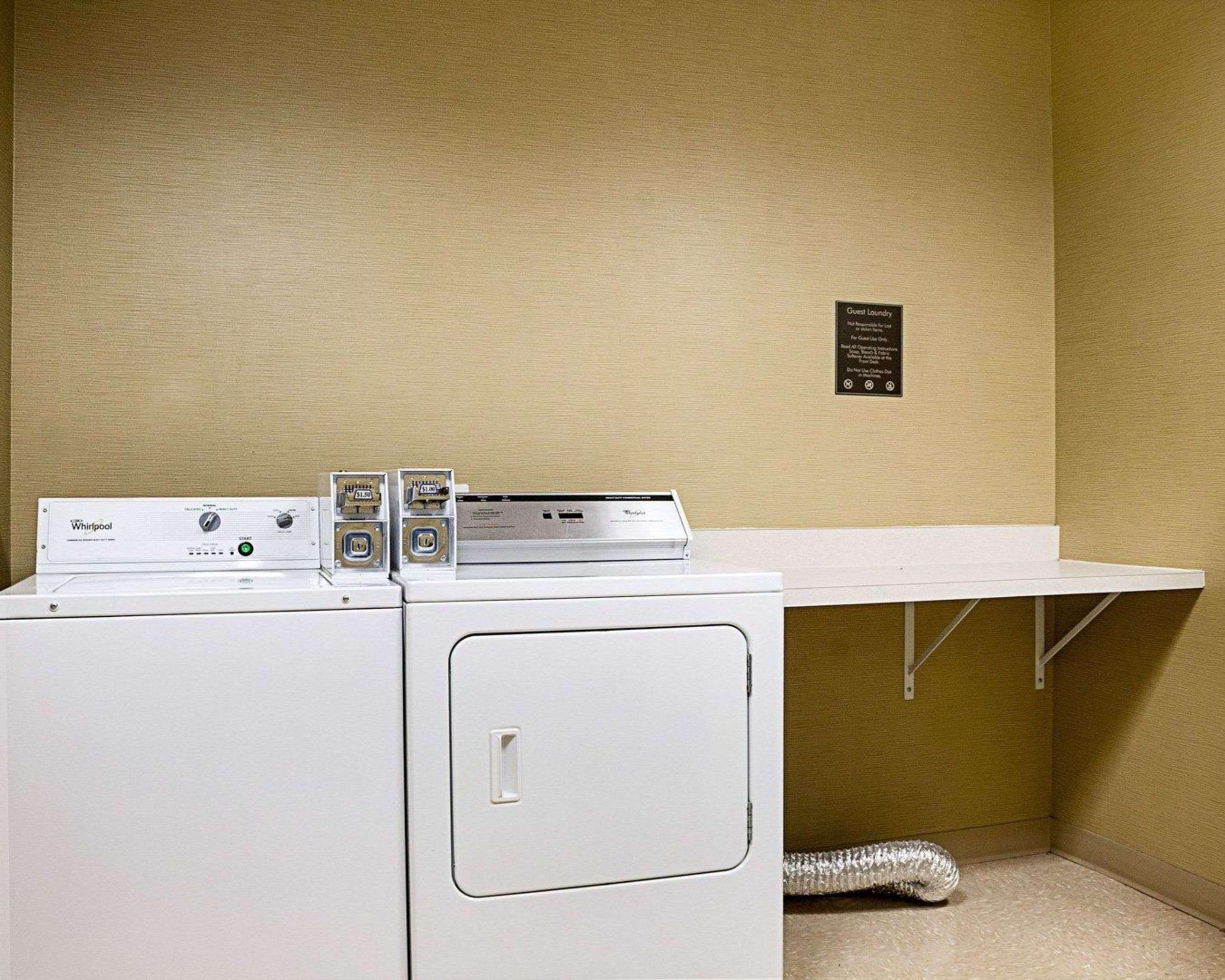 Comfort Suites Minot Esterno foto