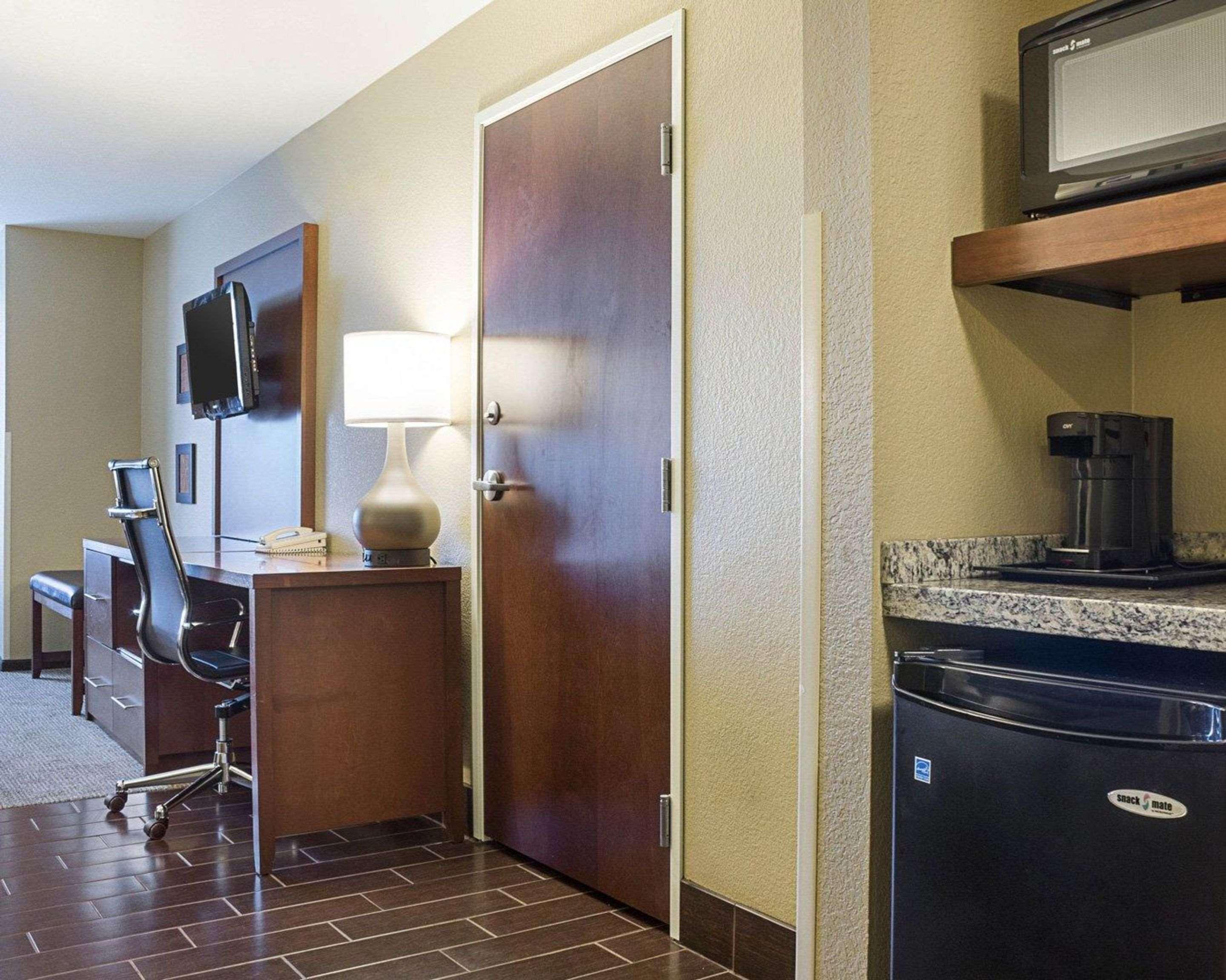Comfort Suites Minot Esterno foto