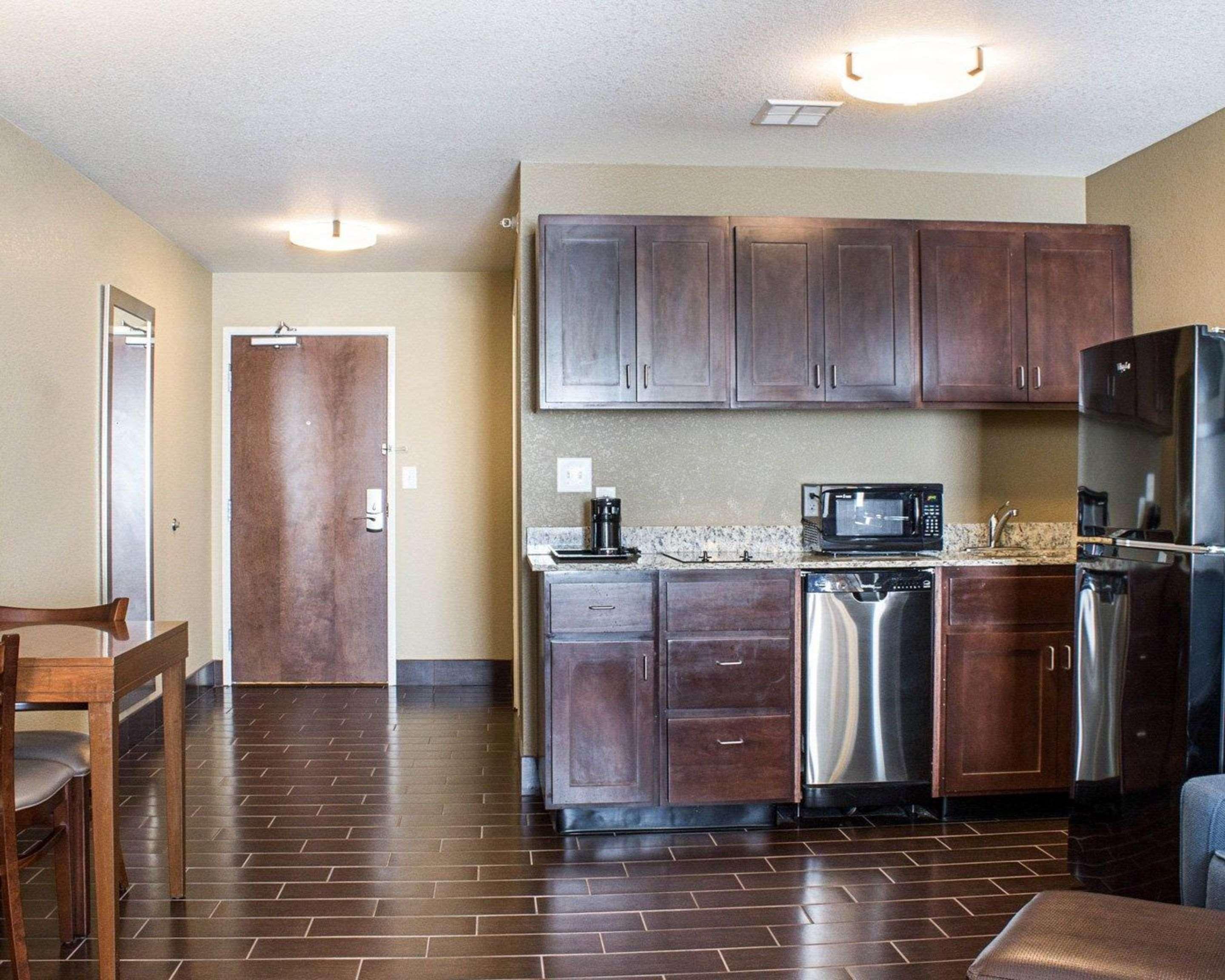 Comfort Suites Minot Esterno foto